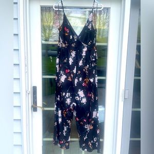 Adorable maternity romper with side tie bow